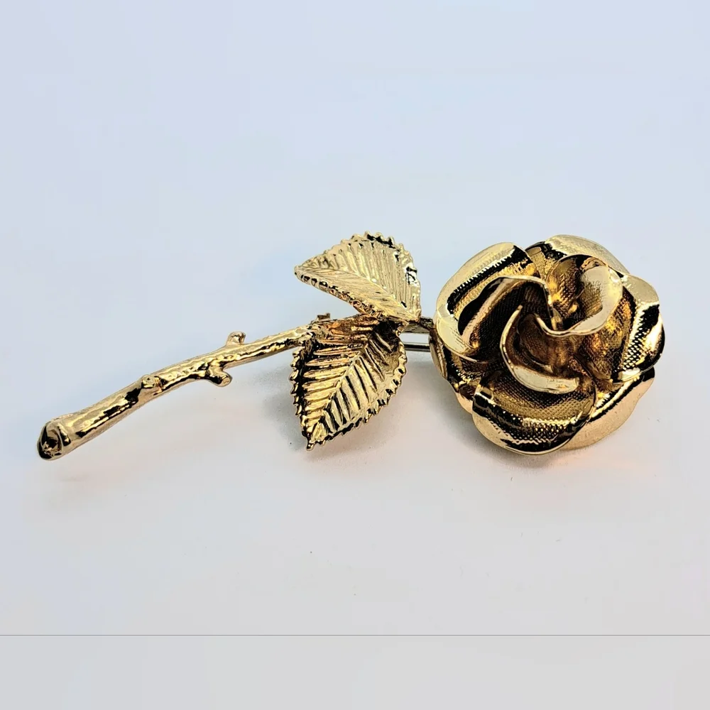 Elegant Gold Rose Brooch